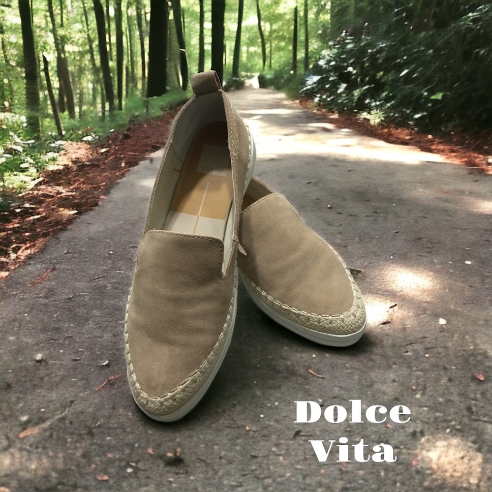 DOLCE VITA Reina. Tan Slip on Sneakers. Suede Size 9